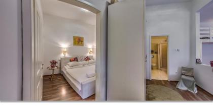 Julia's Home - image 2