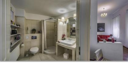 Julia's Home - image 3