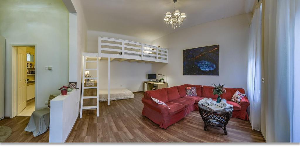 Julia's Home - image 4