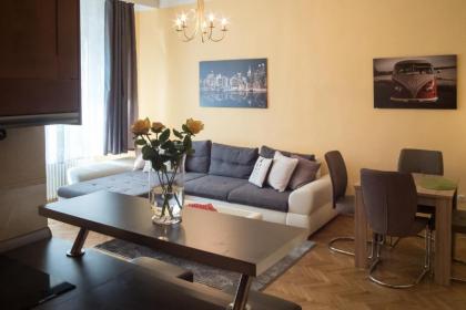 Rebecca Apartment next to Synagogue - image 3