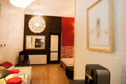 Inviting flat in the heart of town - image 10