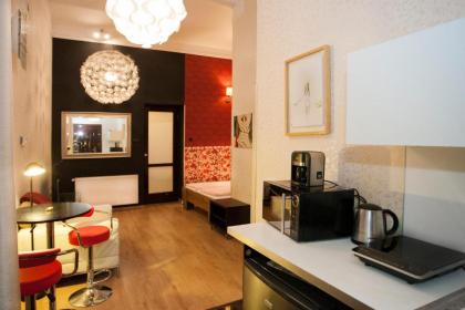 Inviting flat in the heart of town - image 11