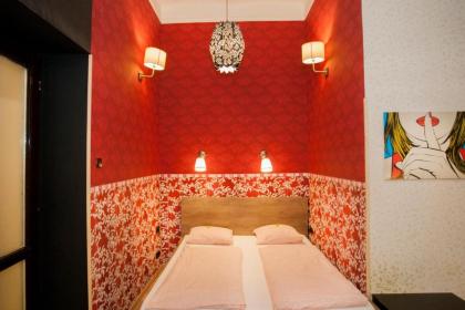 Inviting flat in the heart of town - image 13