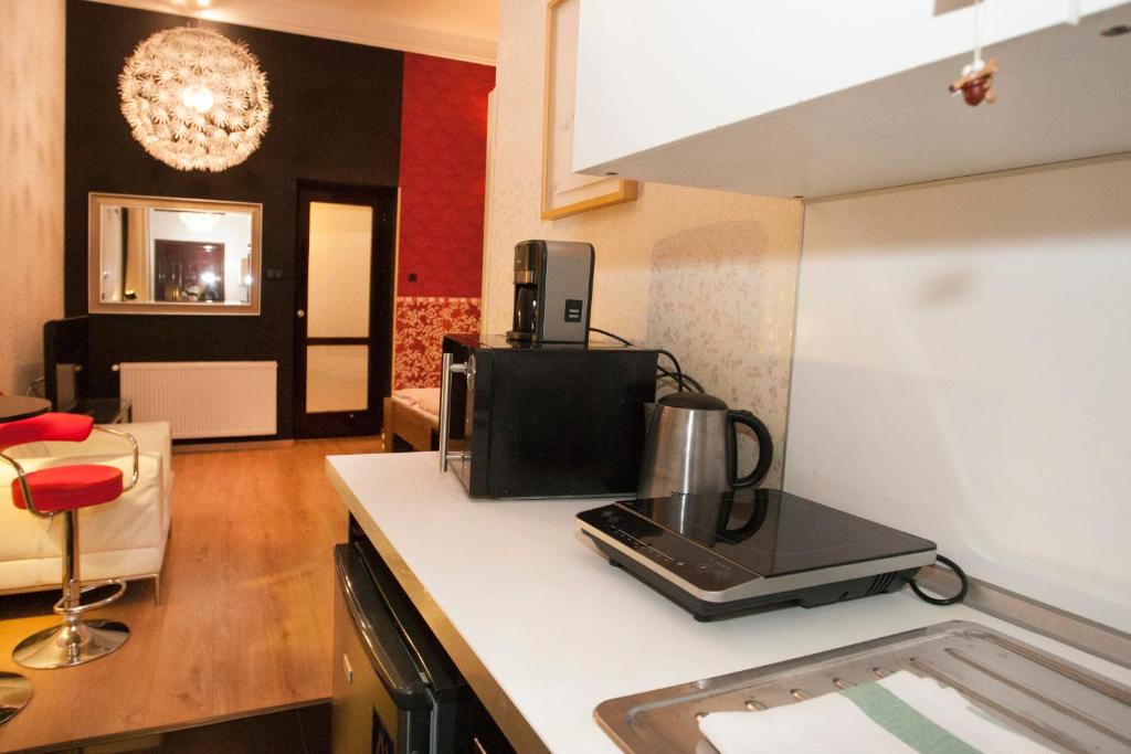 Inviting flat in the heart of town - image 7