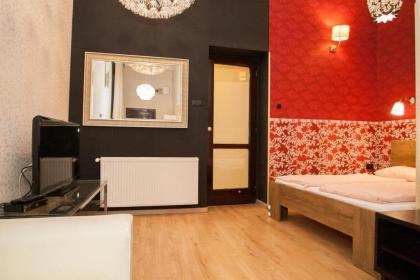 Inviting flat in the heart of town - image 9