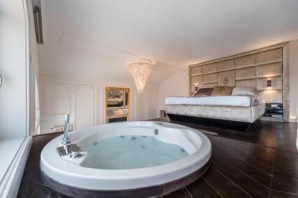 Enzo Capo Suites Down Town - image 1