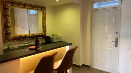 Enzo Capo Suites Down Town - image 3