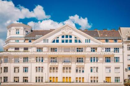 Enzo Capo Suites Down Town - image 9