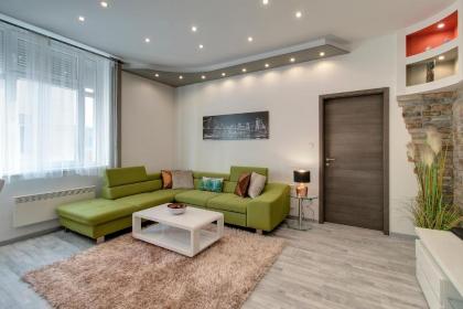 Tamara Apartment - image 1
