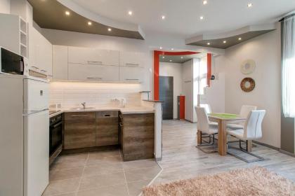Tamara Apartment - image 10