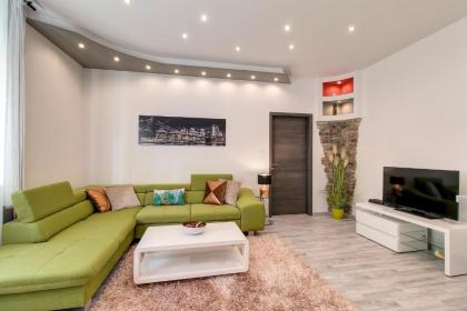 Tamara Apartment - image 17