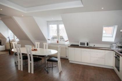 Riverside flat with King Castle view - image 12