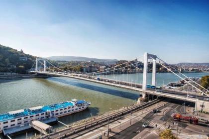 Riverside flat with King Castle view - image 3