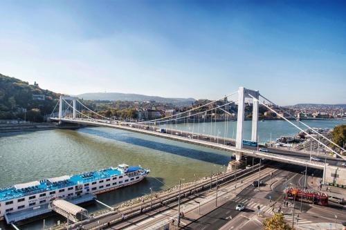 Riverside flat with King Castle view - image 3