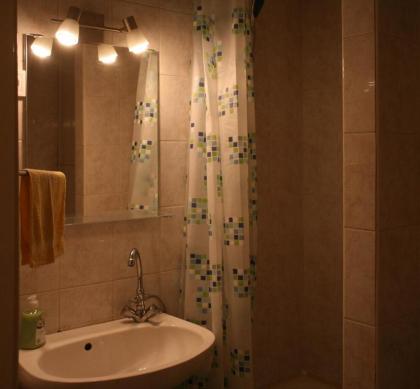 Margaret Bridge Studio Apartment - image 11