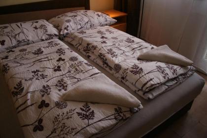 Margaret Bridge Studio Apartment - image 16