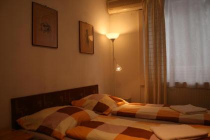 Margaret Bridge Studio Apartment - image 19