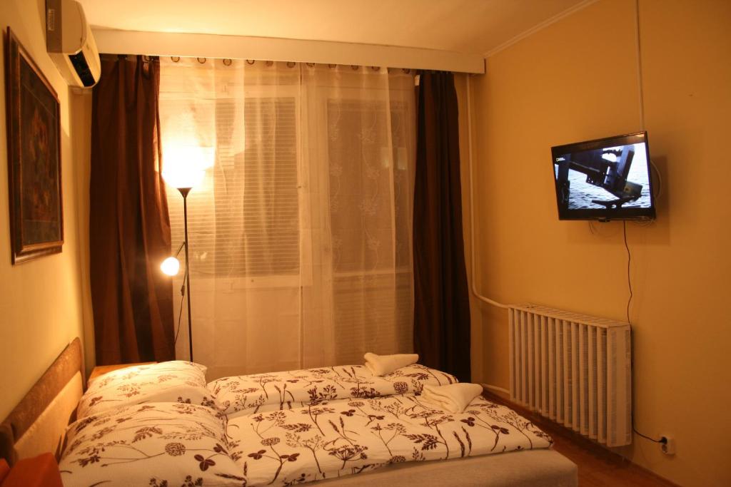 Margaret Bridge Studio Apartment - image 4