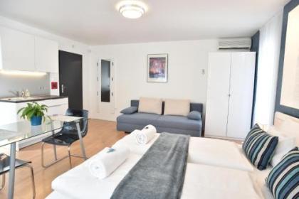 Hillside Premium Apartments - image 15
