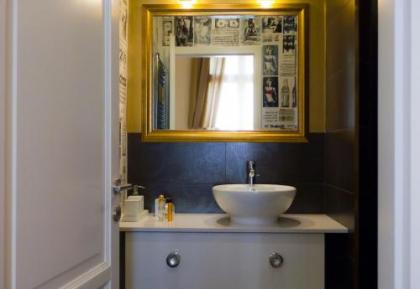 Golden Stars Budapest Apartments - image 11