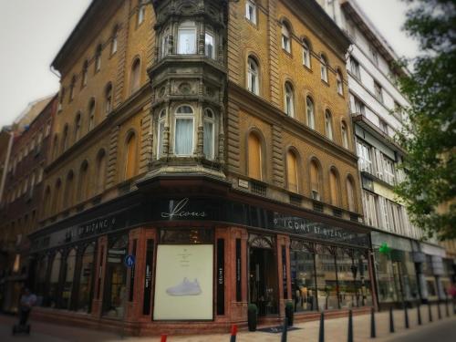 Golden Stars Budapest Apartments - image 2