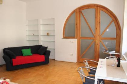 Kiona Apartment - image 1
