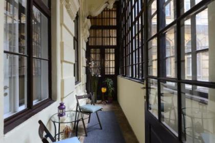 Spacious Evergreen Apartment in the heart of Budapest - image 12