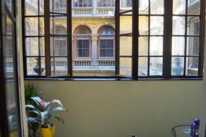 Spacious Evergreen Apartment in the heart of Budapest - image 15