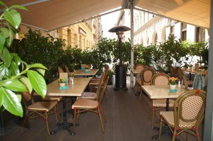 Liszt Ferenc Boutique Apartment - image 11