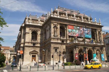 Liszt Ferenc Boutique Apartment - image 2