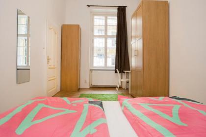 Carolyn apartman in the old City - image 11