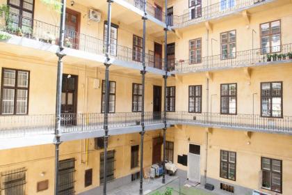 Carolyn apartman in the old City - image 15