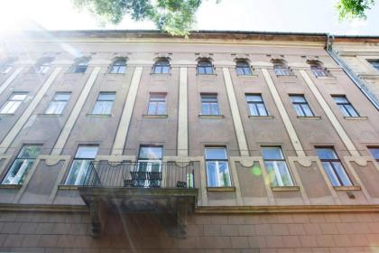 Carolyn apartman in the old City - image 19