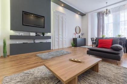 Real Apartments Zichy - image 3