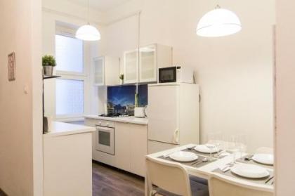 Bright 2BR&AC apt at Astoria - image 11