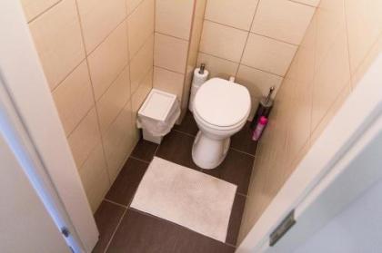 Bright 2BR&AC apt at Astoria - image 12