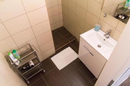 Bright 2BR&AC apt at Astoria - image 14