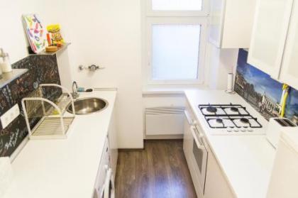 Bright 2BR&AC apt at Astoria - image 9
