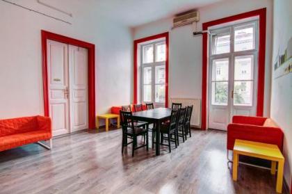 Pal's Mini Hostel - image 19
