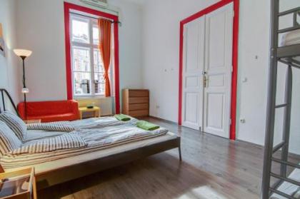 Pal's Mini Hostel - image 8