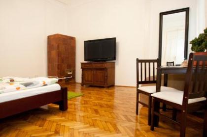 Ariel Studio Close to St. Stephen Basilica - image 10