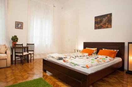 Ariel Studio Close to St. Stephen Basilica - image 11
