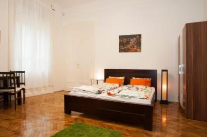 Ariel Studio Close to St. Stephen Basilica - image 12