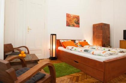 Ariel Studio Close to St. Stephen Basilica - image 5