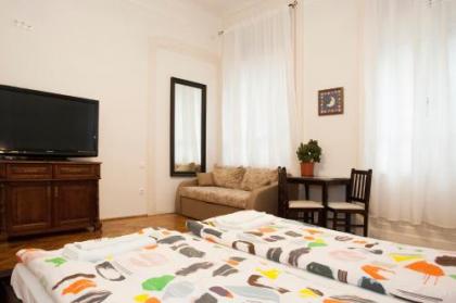 Ariel Studio Close to St. Stephen Basilica - image 9