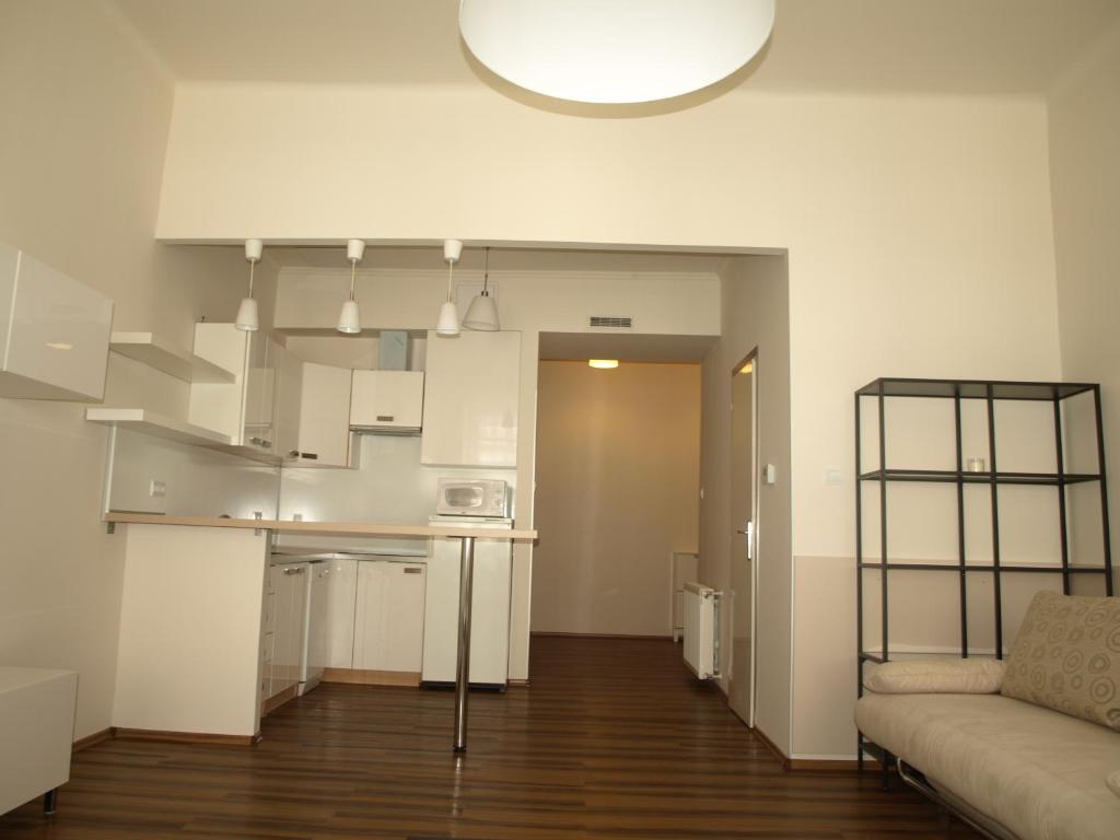Arany Janos Apartman - image 3