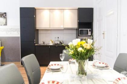 Luxury 2BR Apt by the Synagogue - image 12