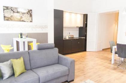 Luxury 2BR Apt by the Synagogue - image 14