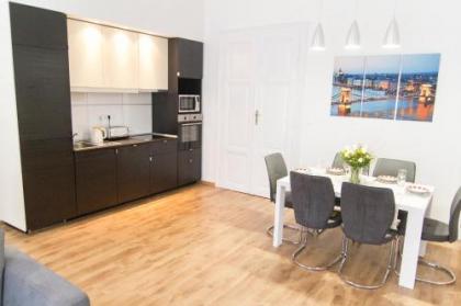Luxury 2BR Apt by the Synagogue - image 19