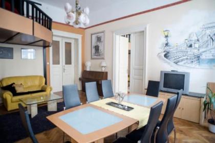 Palace Trees Apartment - image 1